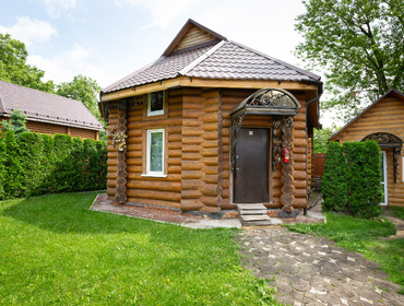 Комплекс из трёх коттеджей на 30 человек