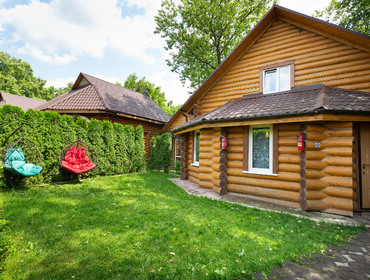 Комплекс из трёх коттеджей на 30 человек