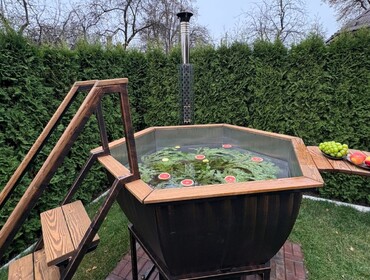 Комплекс из трёх коттеджей на 30 человек