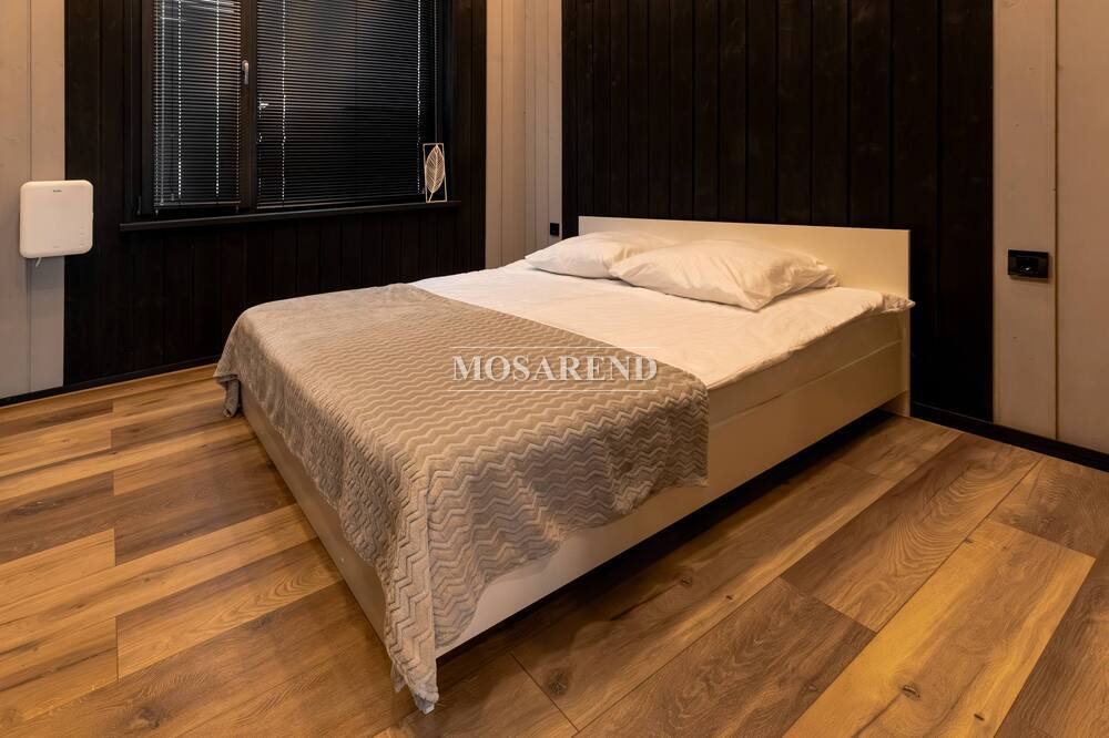 Комплекс из двух коттеджей на 24 человека