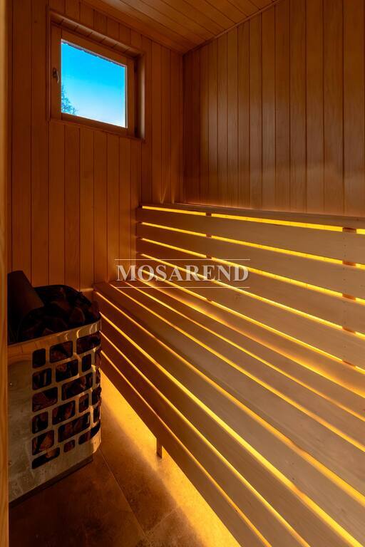 Комплекс из двух коттеджей на 24 человека