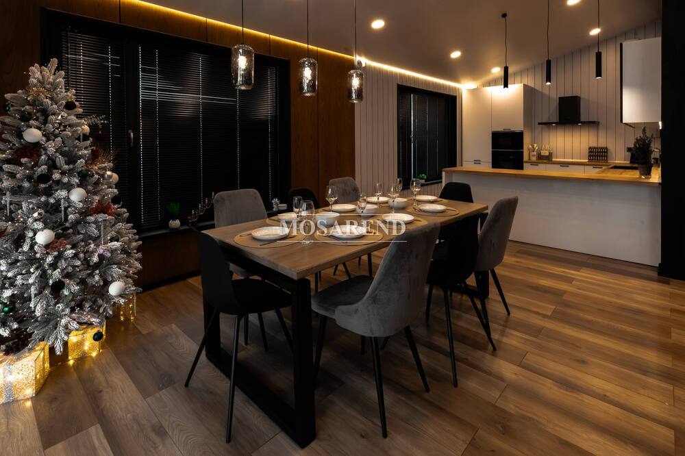 Комплекс из двух коттеджей на 24 человека