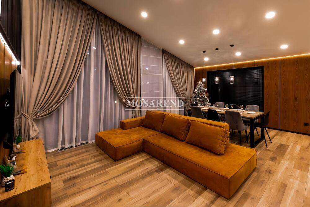 Комплекс из двух коттеджей на 24 человека