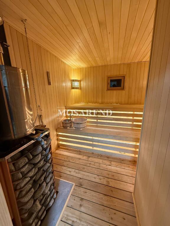 Комплекс из двух коттеджей на 24 человека