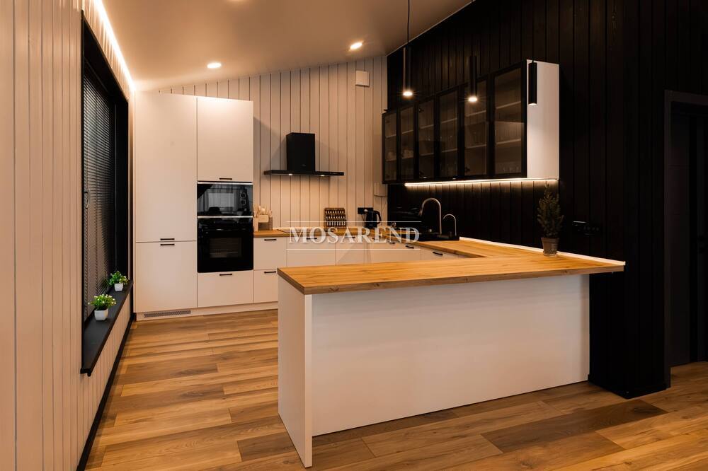 Комплекс из двух коттеджей на 24 человека