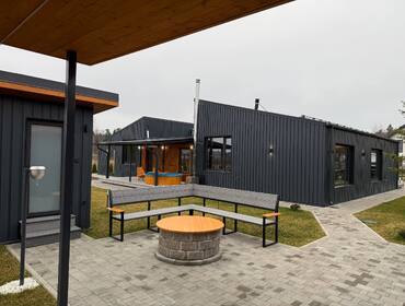 Комплекс из двух коттеджей на 24 человека