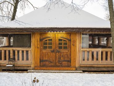 Усадьба из 6 строений на 150 человек