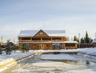 Усадьба из 6 строений на 150 человек