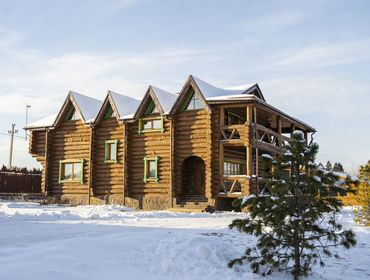 Усадьба из 6 строений на 150 человек