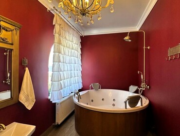 Комплекс из двух коттеджей на 60 человек