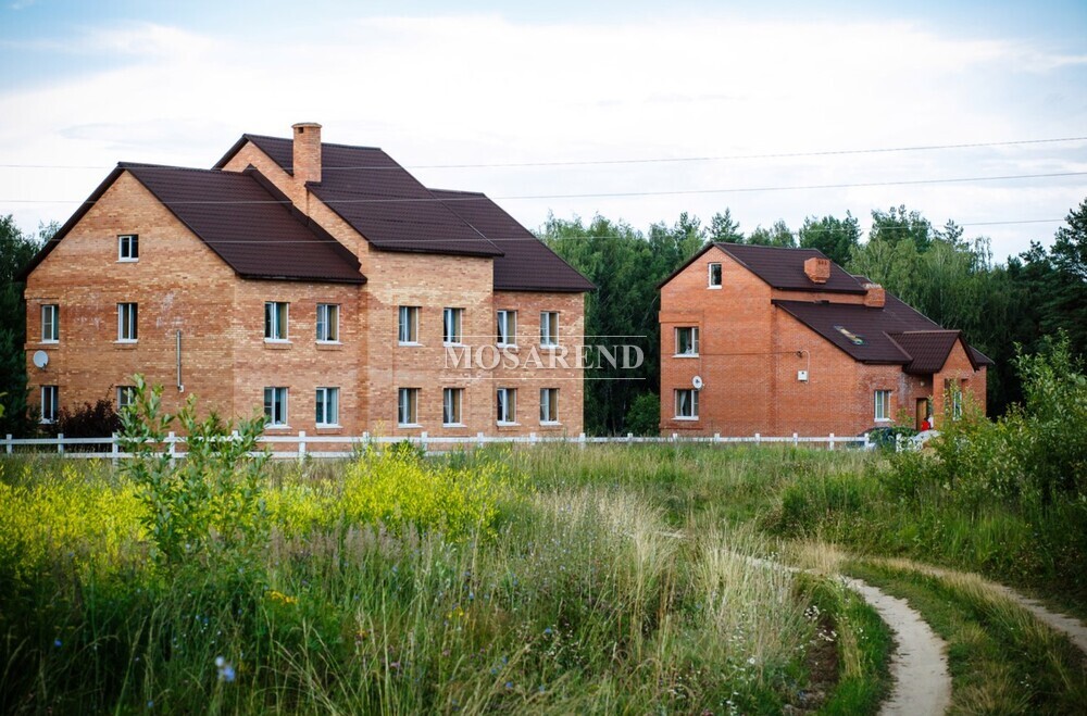 Комплекс из двух коттеджей на 50 человек