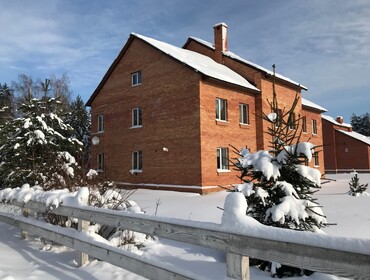 Комплекс из двух коттеджей на 50 человек