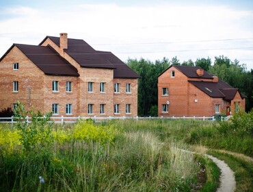 Комплекс из двух коттеджей на 50 человек