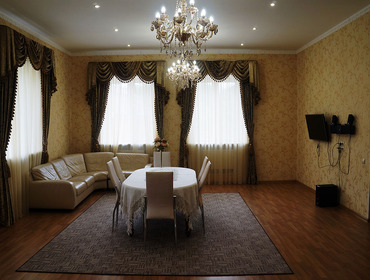 Комплекс из двух коттеджей на 65 человек