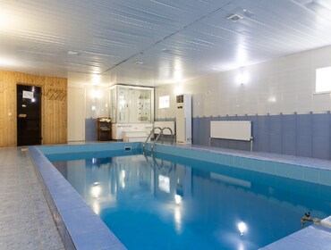 Комплекс из двух коттеджей на 65 человек