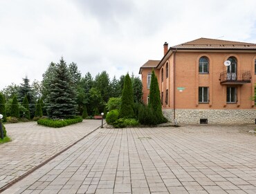 Комплекс из двух коттеджей на 65 человек
