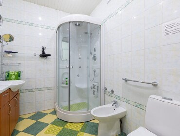 Комплекс из двух коттеджей на 65 человек