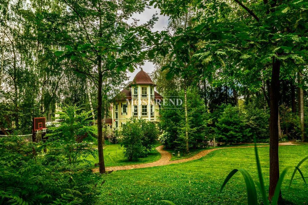 2 коттеджа на одном участке на 25 человек