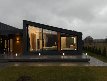 Комплекс из трех коттеджей на 36 человек