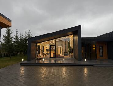 Комплекс из трех коттеджей на 36 человек