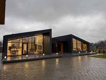 Комплекс из трех коттеджей на 36 человек