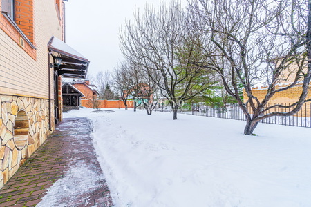 medium_383-dsc040271703959130